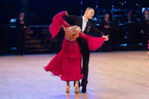 Eevertti Övermark ja Milja Vainikka tanssilattialla