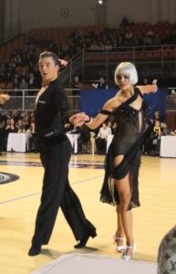 Miko Sirolinna ja Laura Lackman tanssivat, vuoden 2020 latinalaistanssien SM-kilpailuissa. Kuvan ottanut Lauri Nevalainen
