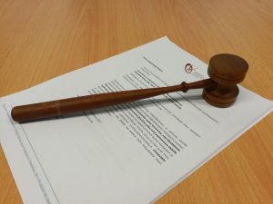 Esityslista ja puheenjohtajan nuija