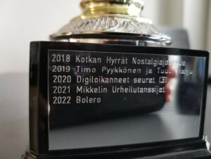 Kiertopalkinnon laattaan on kaiverrettu kaikki voittajat: 2018 Kotkan Hyrrät Nostalgiajoukkue, 2019 Timo Pyykkönen ja Tuuli Harju, 2020 Digiloikanneet seurat (3), 2021 Mikkelin Urheilutanssijat, 2022 Bolero